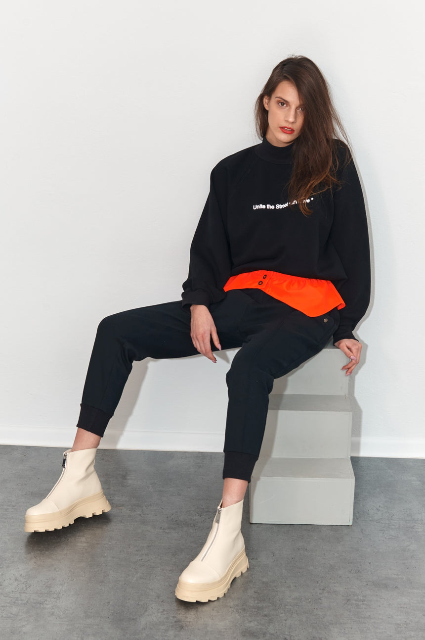 MOONLESS NIGHT TURTLENECK UNITE