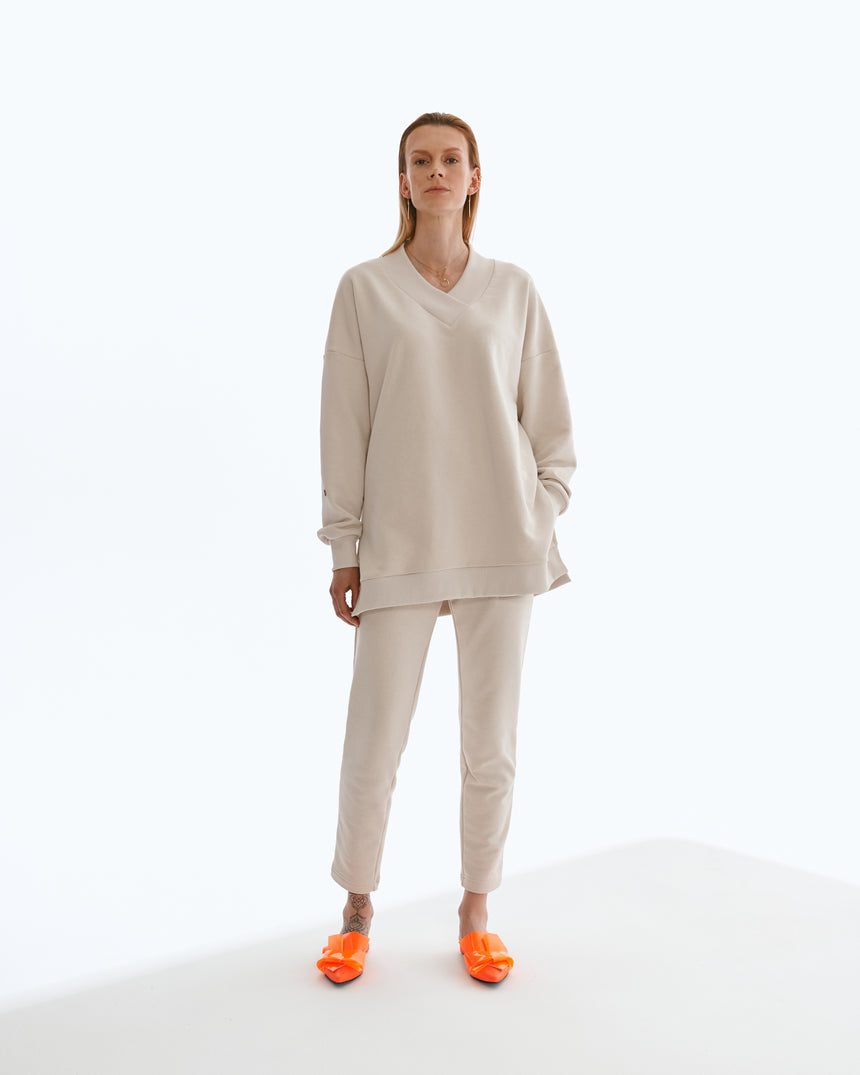 SIMPLE V-NECK PULLOVER