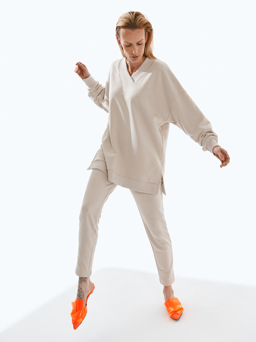 SIMPLE V-NECK PULLOVER