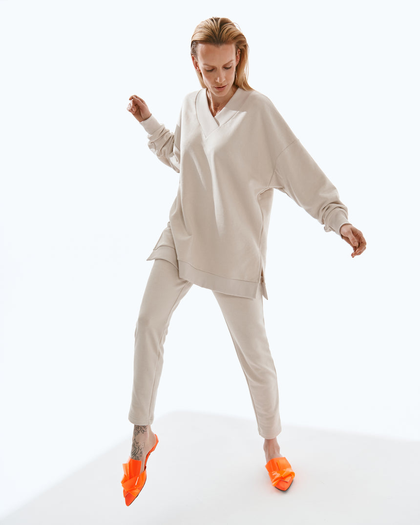 SIMPLE V-NECK PULLOVER