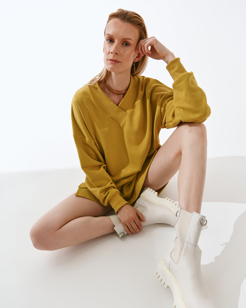 SIMPLE V-NECK PULLOVER